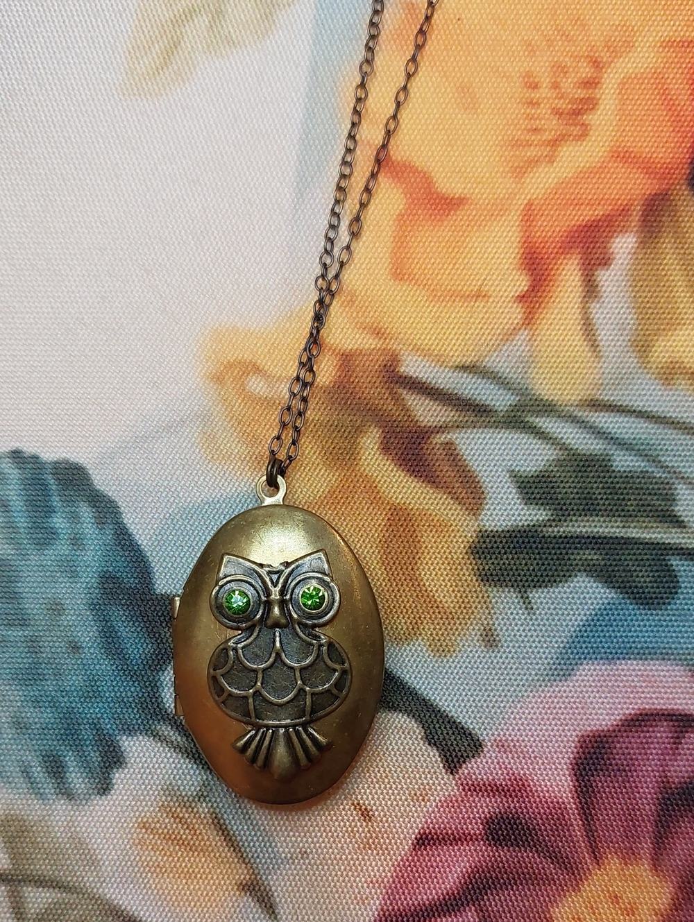 Vintage Y2J NWOT Burnished Gold Tone Owl Locket With Green Jeweled Eyes